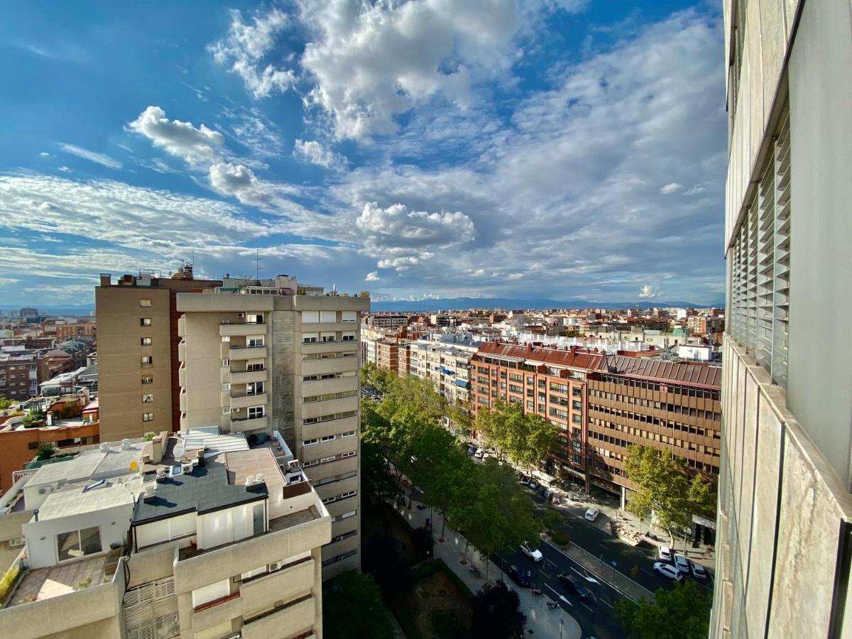 Appartamento Charming Eurobuilding Skyline Madrid Esterno foto